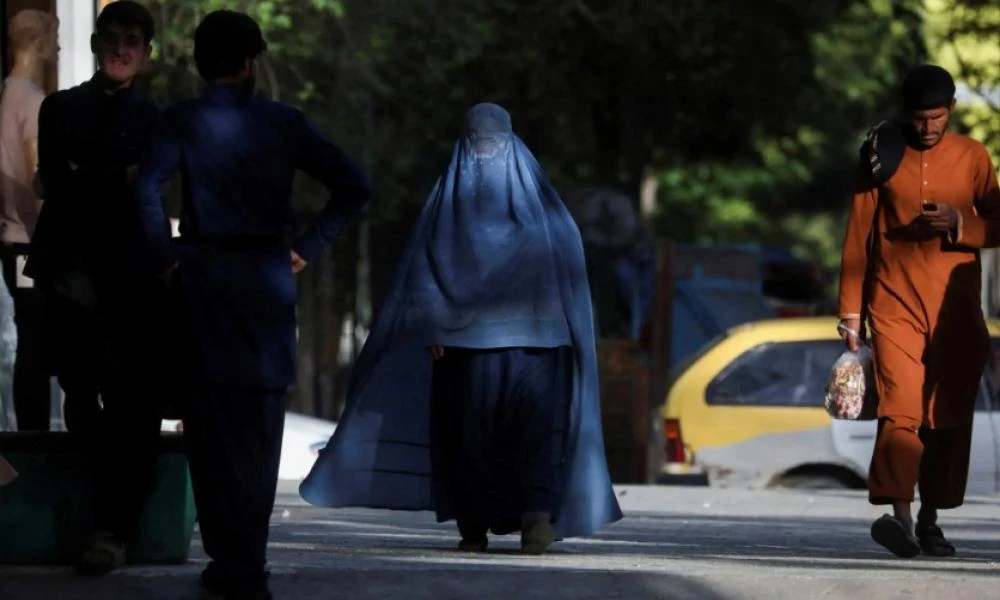 Αφγανιστάν: Οι Ταλιμπάν απαγορεύουν σε άνδρες και γυναίκες να τρώνε μαζί στα εστιατόρια